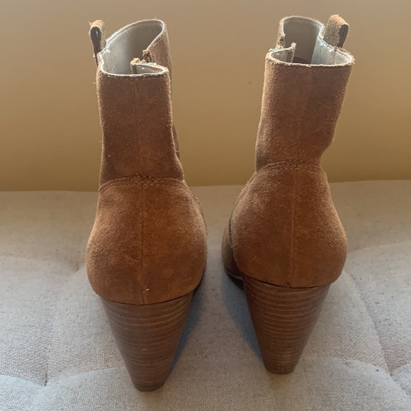 Pelle Moda Women's Brown Suede Side Zip Booties with Chunky Heel Size 9 - Picture 3 of 16